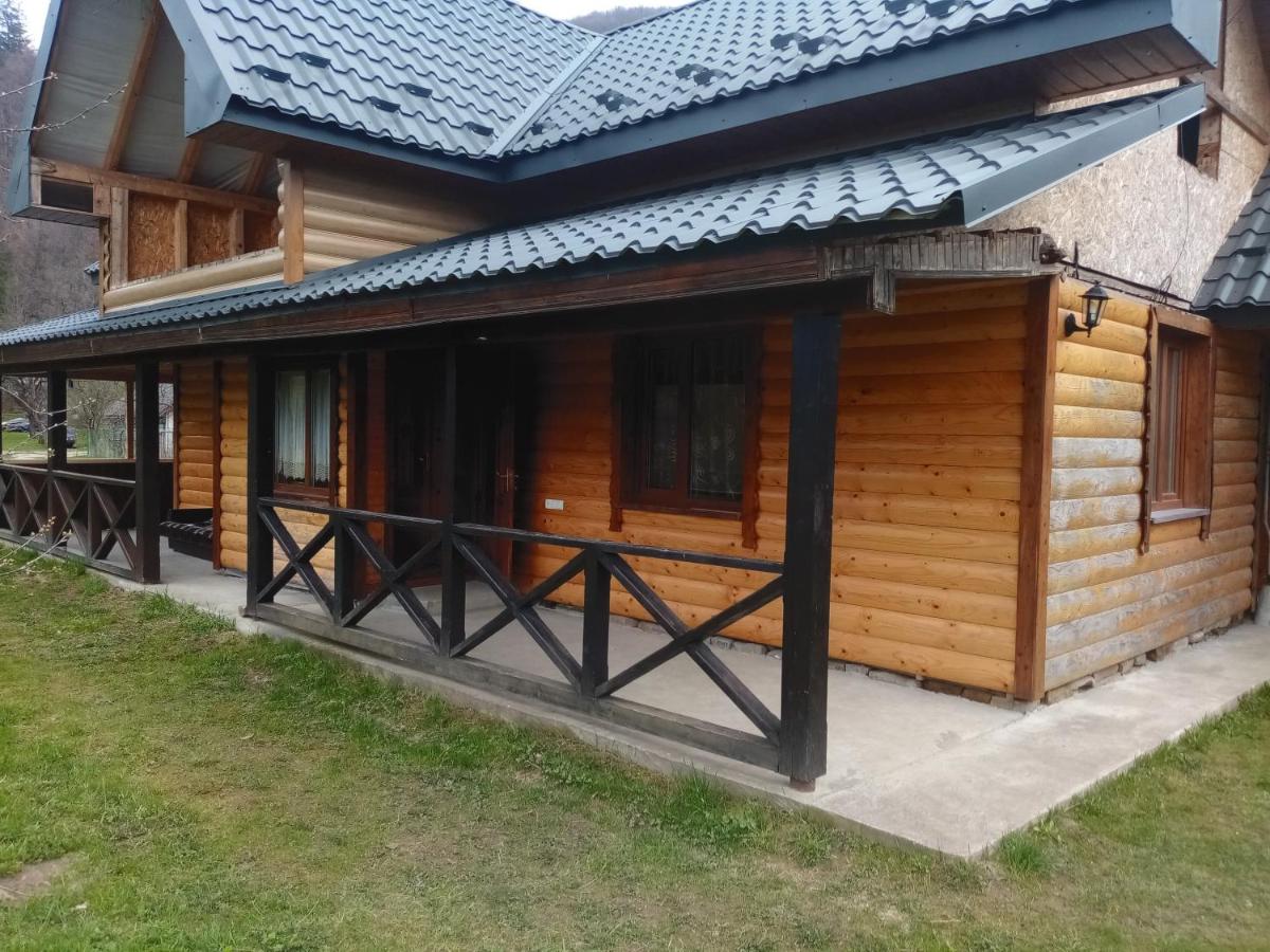 Садиба Федорчуків За рікою - Housity