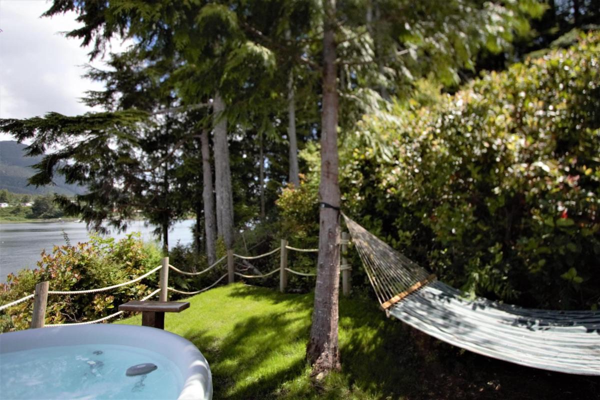 Private Oceanfront Cabin With Hot Tub - Doc Holiday Cabin - Housity