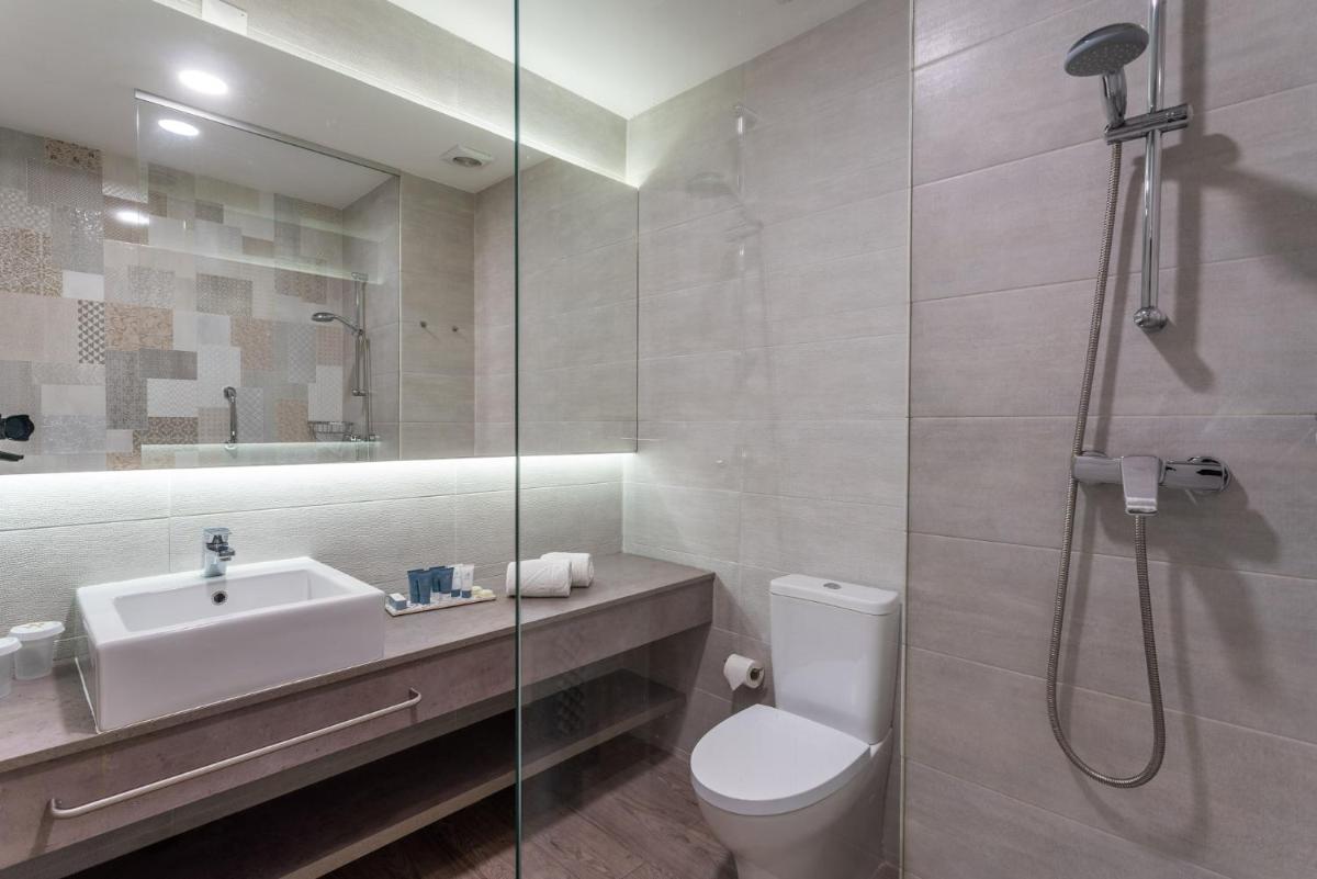 Uma casa de banho em AP Maria Nova Lounge - Adults Friendly