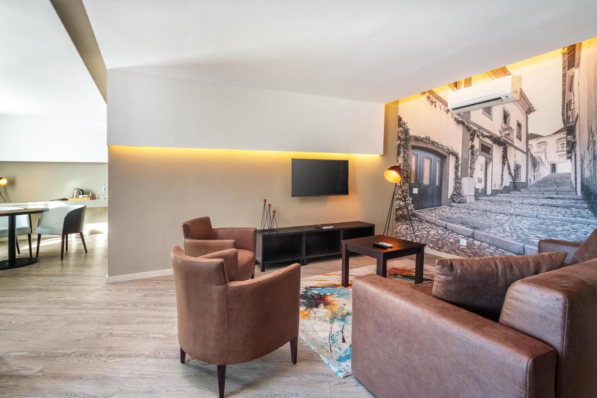 Uma televisão e/ou sistema de entretenimento em AP Maria Nova Lounge - Adults Friendly
