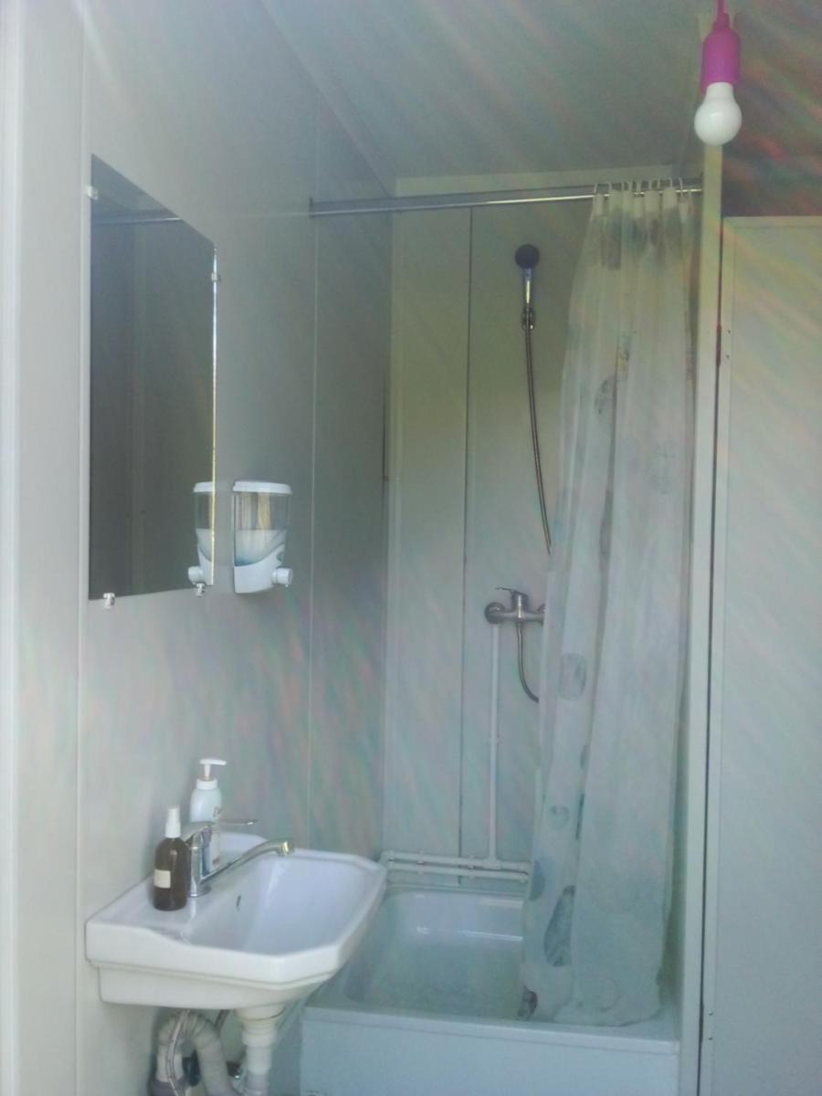 Hotelul de Bumbac-Crapul Furios - Housity