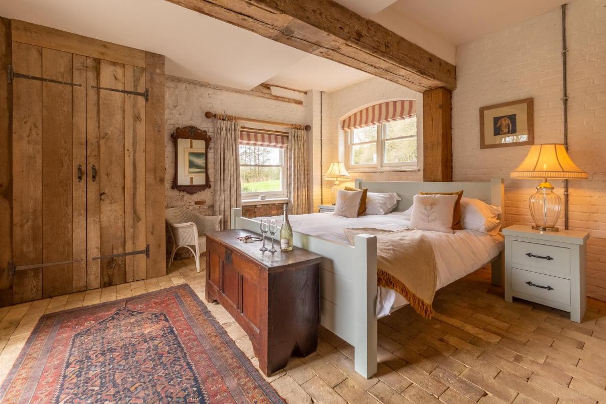 Heavenly luxury rustic cottage in historic country estate - Belchamp Hall Mill - Housity