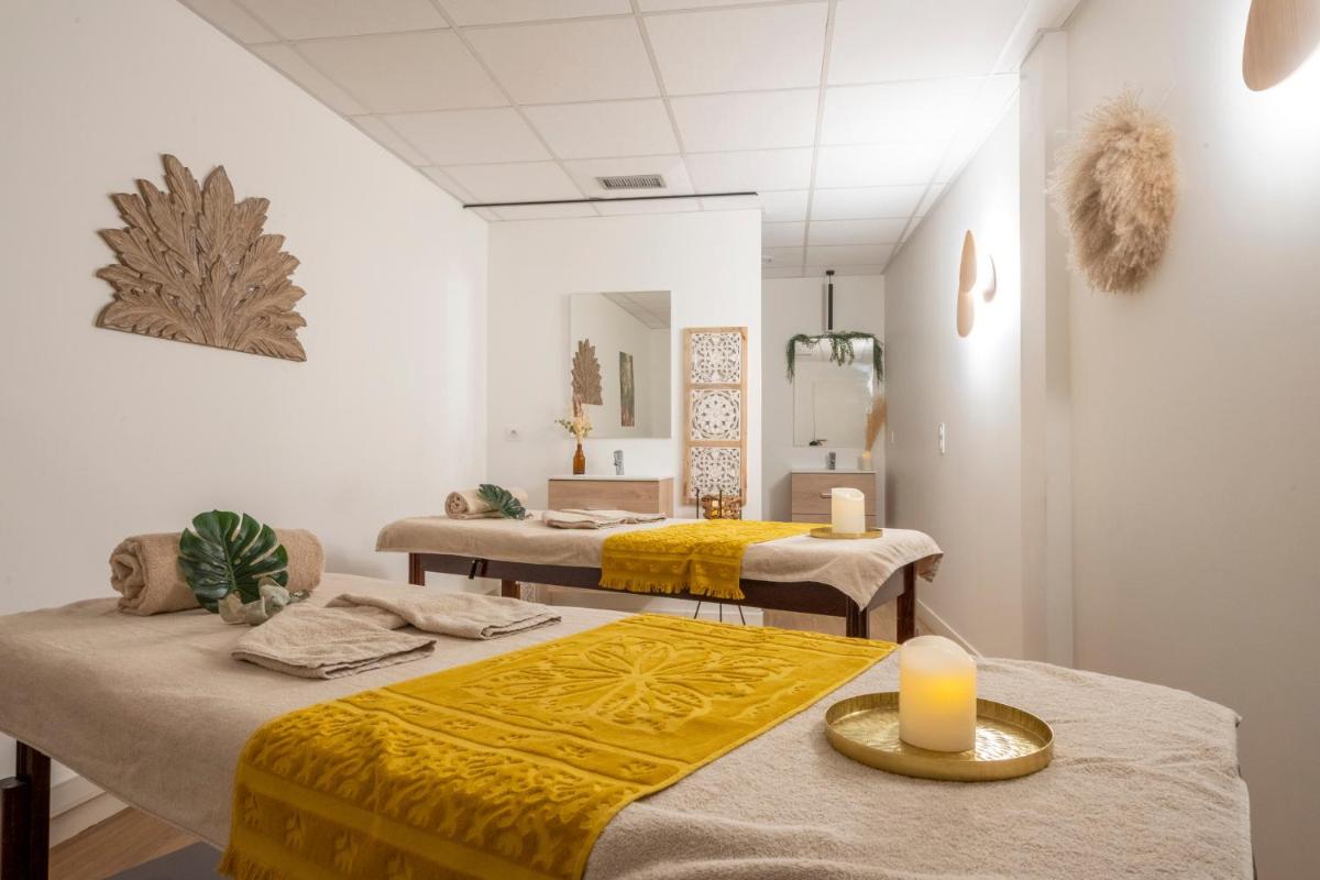 Un ou plusieurs lits dans un hébergement de l'établissement ATHOME RESIDENCE ET SPA