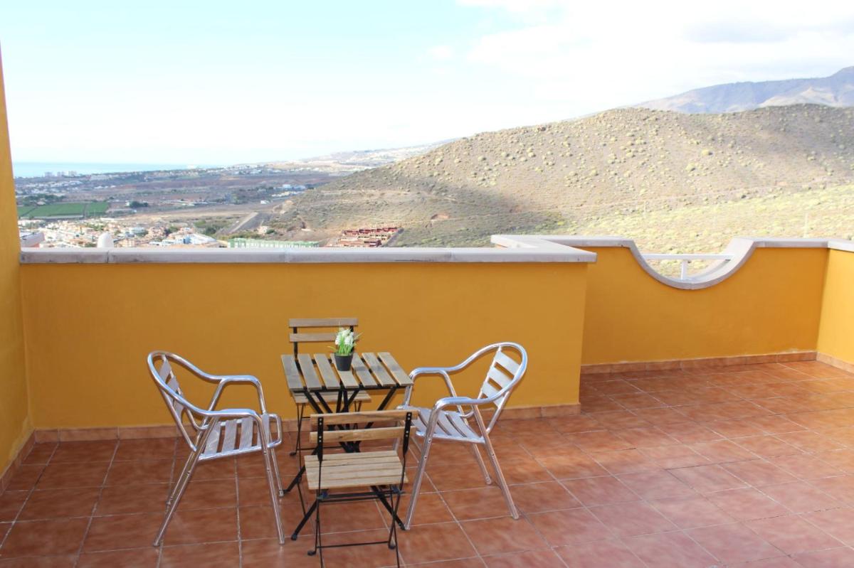 Holiday home with a Serene Ocean and Mountain View - Housity