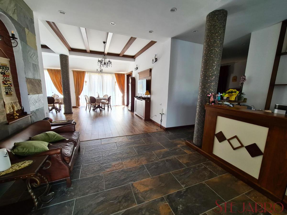 Stejarro Conac Moldovenesc - Housity