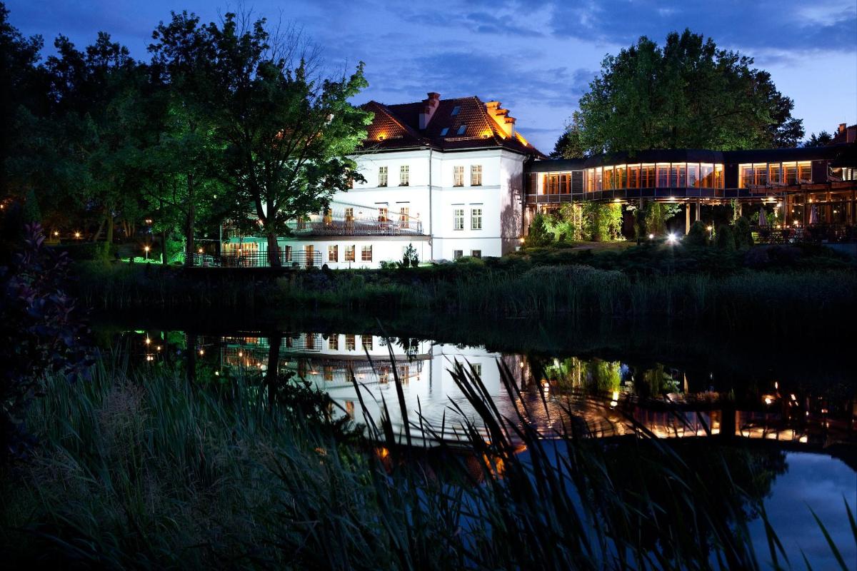 Pałac Czarny Las (50 km od Katowic) - Housity