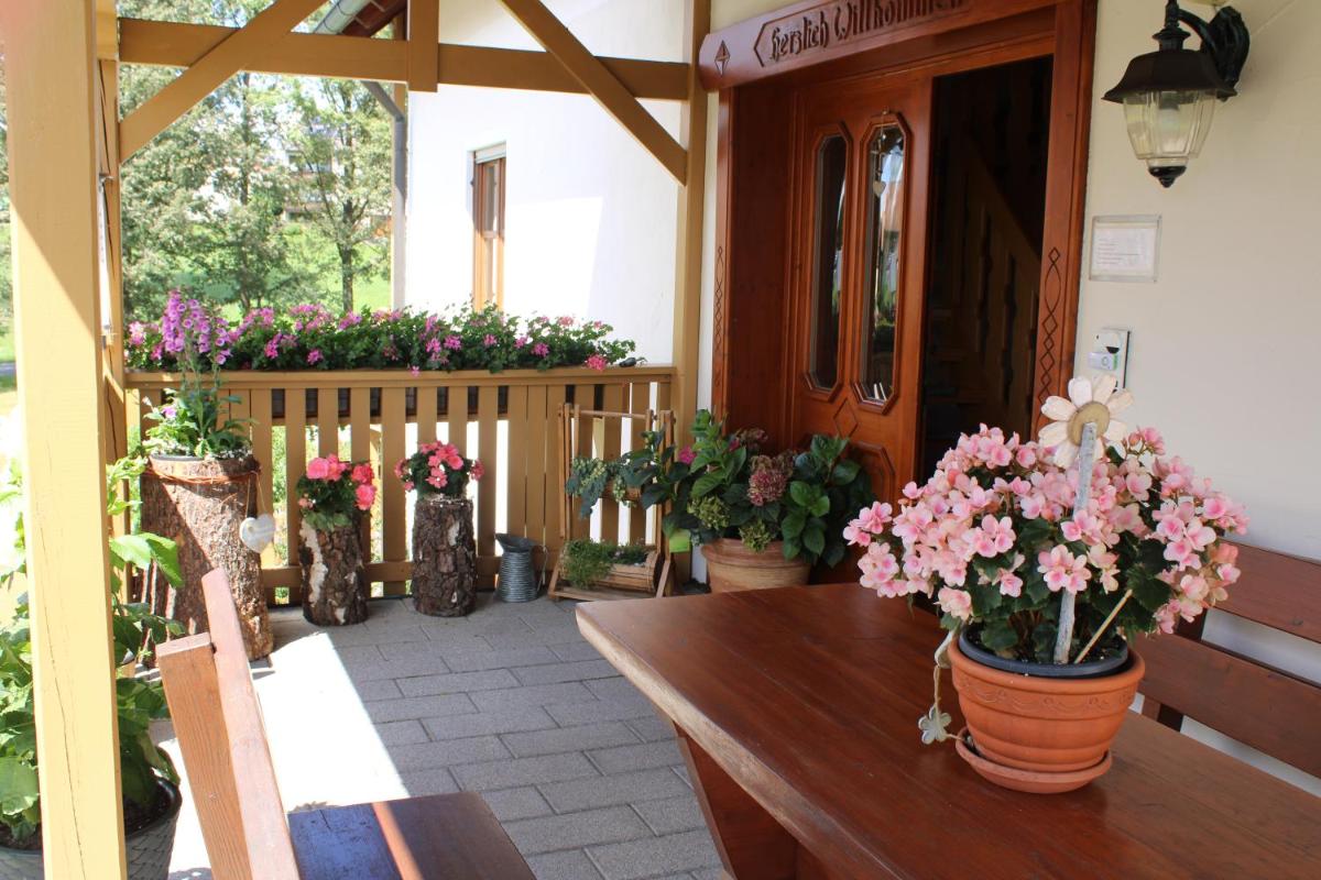 Gästehaus Sporrer - Housity