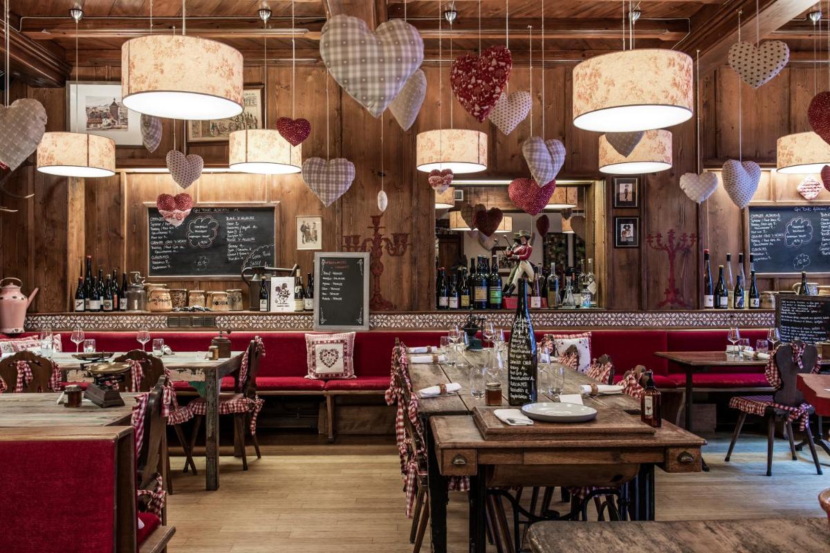 Restaurant ou autre lieu de restauration dans l'établissement Relais et Châteaux Le Chambard