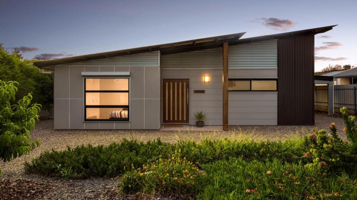Great Ness Beach House - 10 Person Spa - Pet-Friendly - Netflix - Linen included - Housity