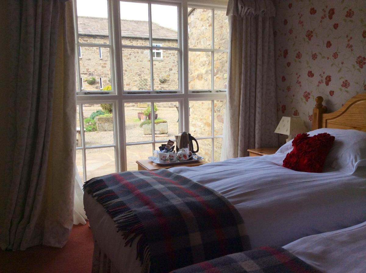 Whashton Springs Farmhouse B&B - Housity