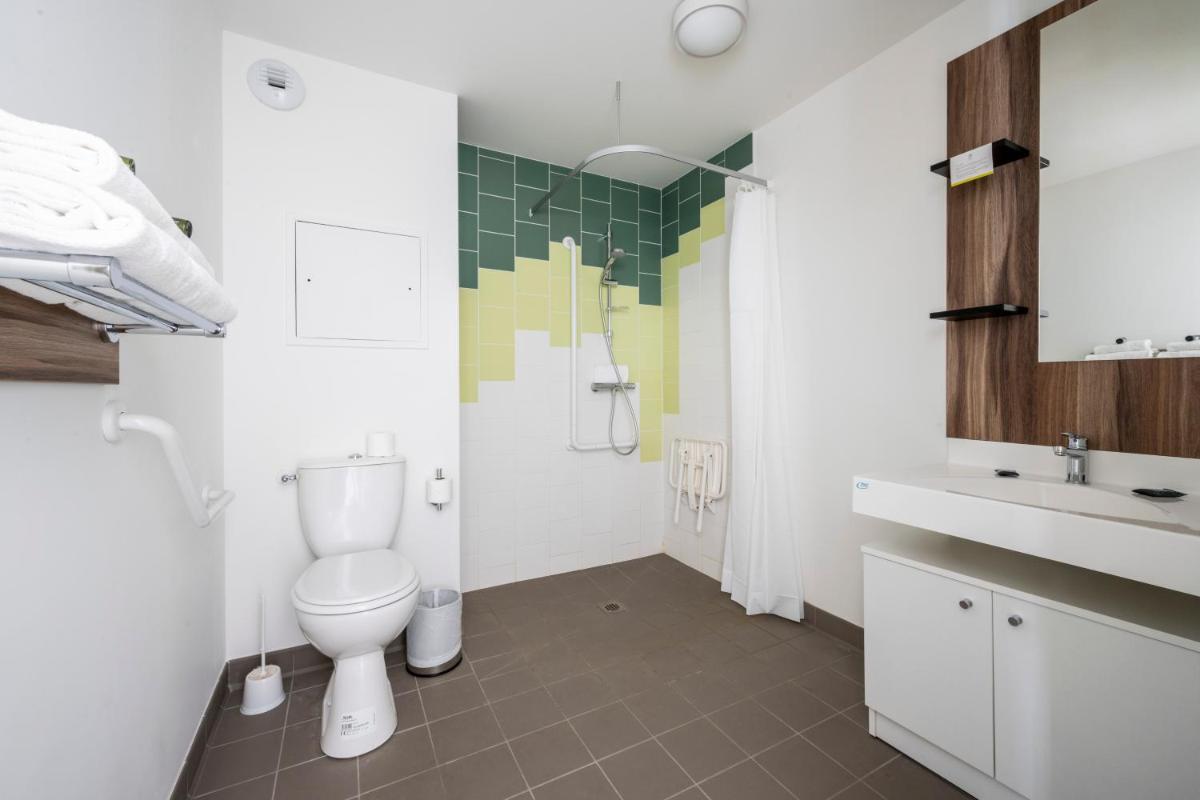 Salle de bains dans l'établissement ATHOME RESIDENCE ET SPA