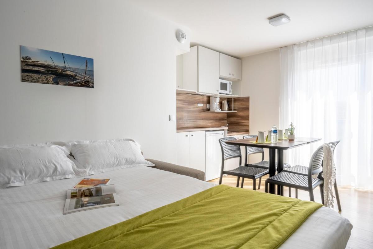 Un ou plusieurs lits dans un hébergement de l'établissement ATHOME RESIDENCE ET SPA