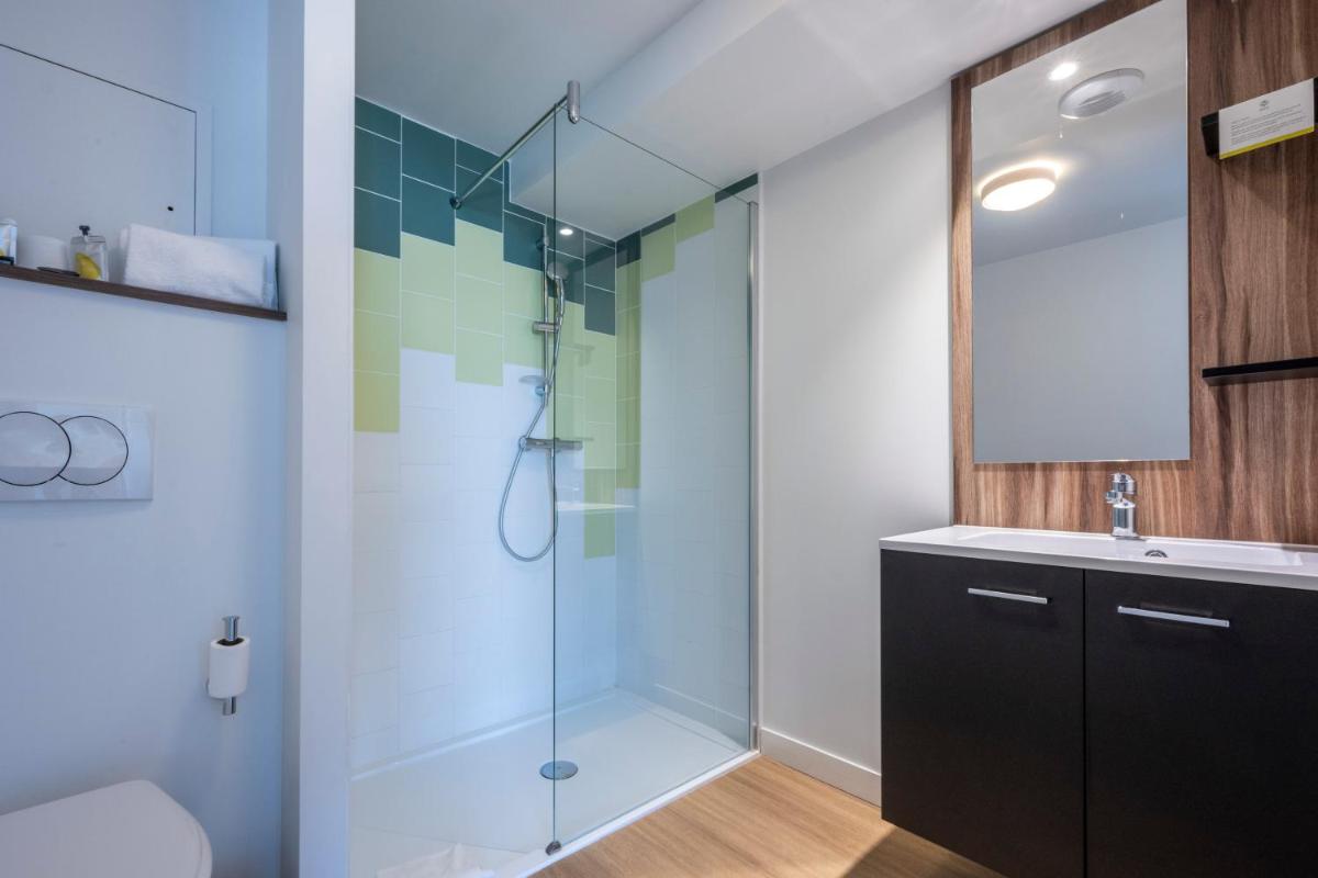 Salle de bains dans l'établissement ATHOME RESIDENCE ET SPA