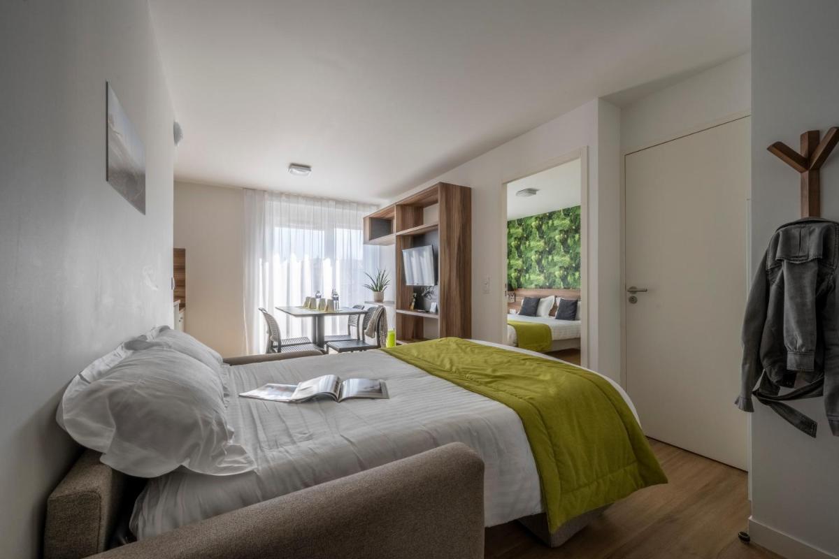 Un ou plusieurs lits dans un hébergement de l'établissement ATHOME RESIDENCE ET SPA