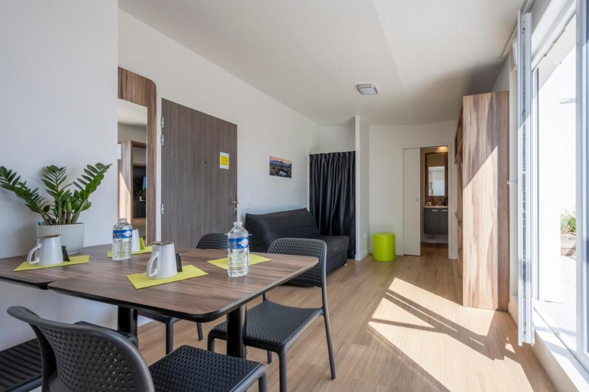 Cuisine ou kitchenette dans l'établissement ATHOME RESIDENCE ET SPA