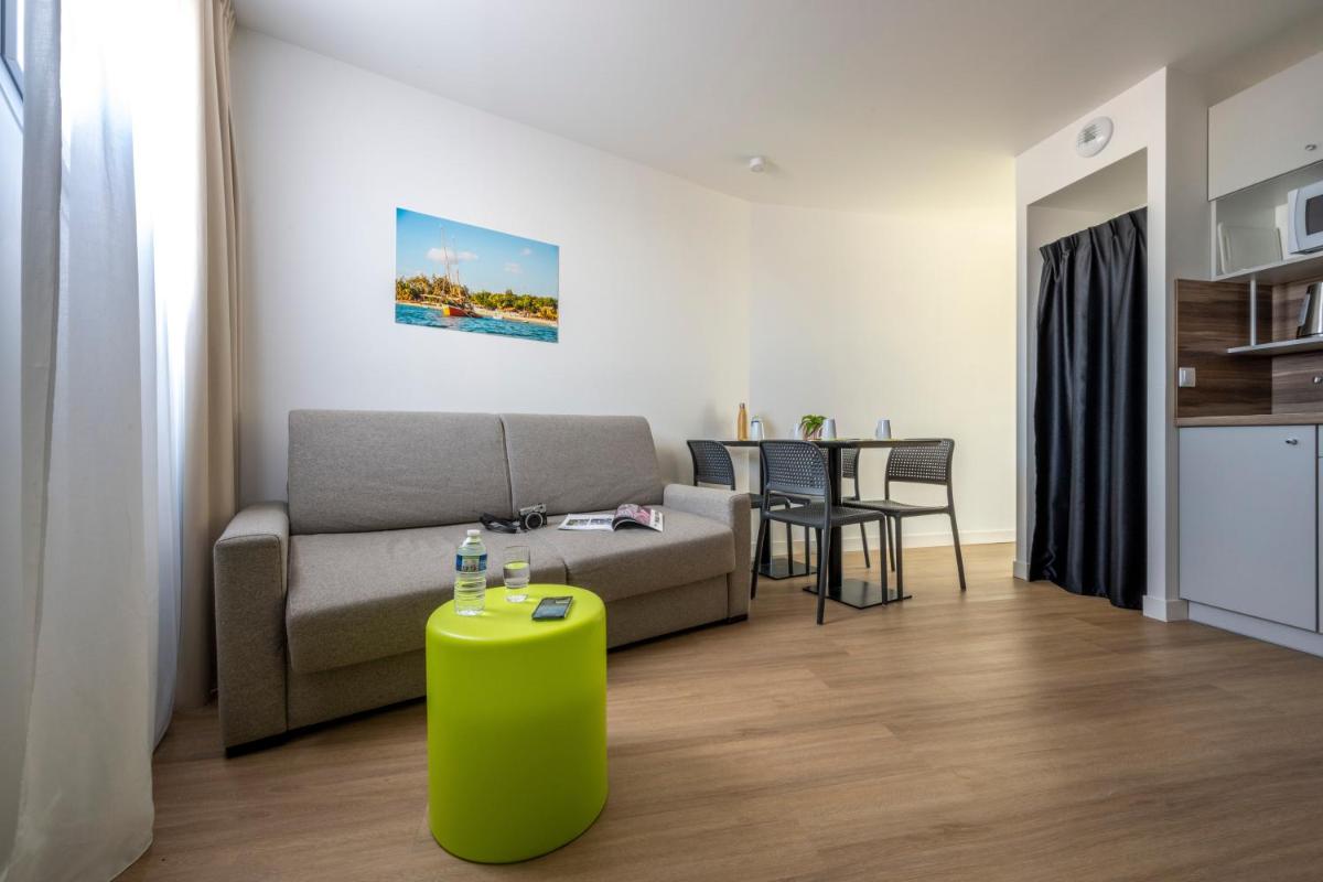 Cuisine ou kitchenette dans l'établissement ATHOME RESIDENCE ET SPA