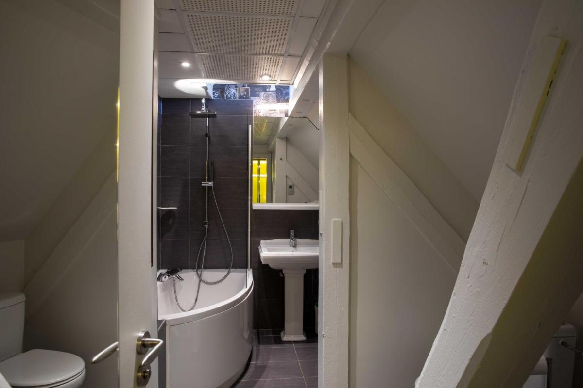 Salle de bains dans l'établissement Hôtel et Spa La Villa K - Basel Airport
