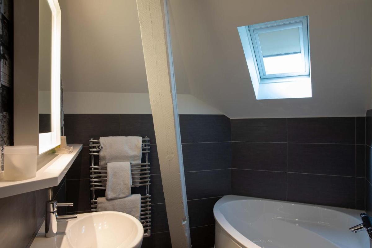 Salle de bains dans l'établissement Hôtel et Spa La Villa K - Basel Airport