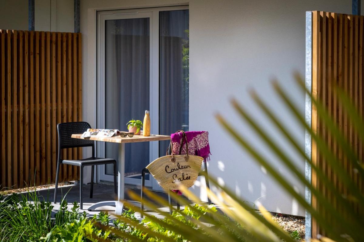 Jardin de l'établissement ATHOME RESIDENCE ET SPA