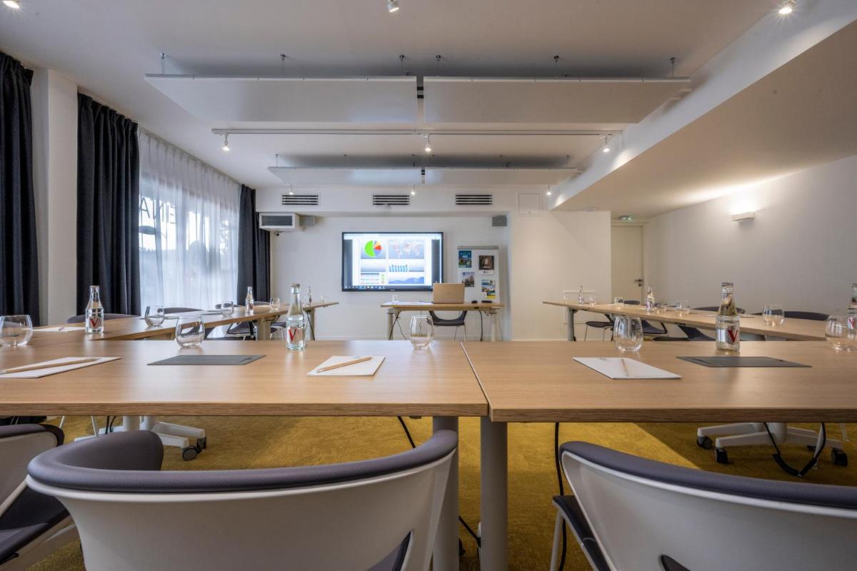 Espace de conférence ou salle de réunion dans l'établissement ATHOME RESIDENCE ET SPA
