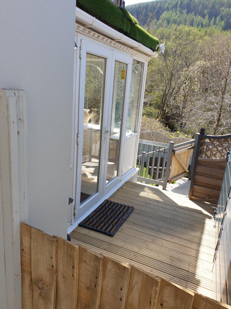 Riverside cottage - Housity