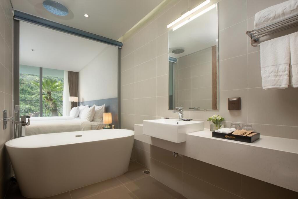 Flamingos Cat Ba Resort Apartment - Housity