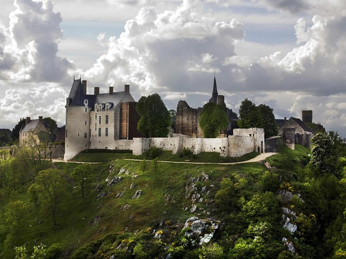 Gîte Sainte-Suzanne-et-Chammes, 3 pièces, 4 personnes - FR-1-600-179 - Housity