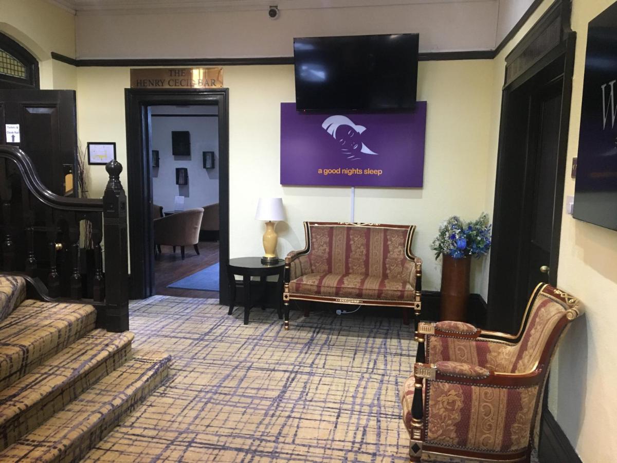 Harefield Manor Hotel - Housity