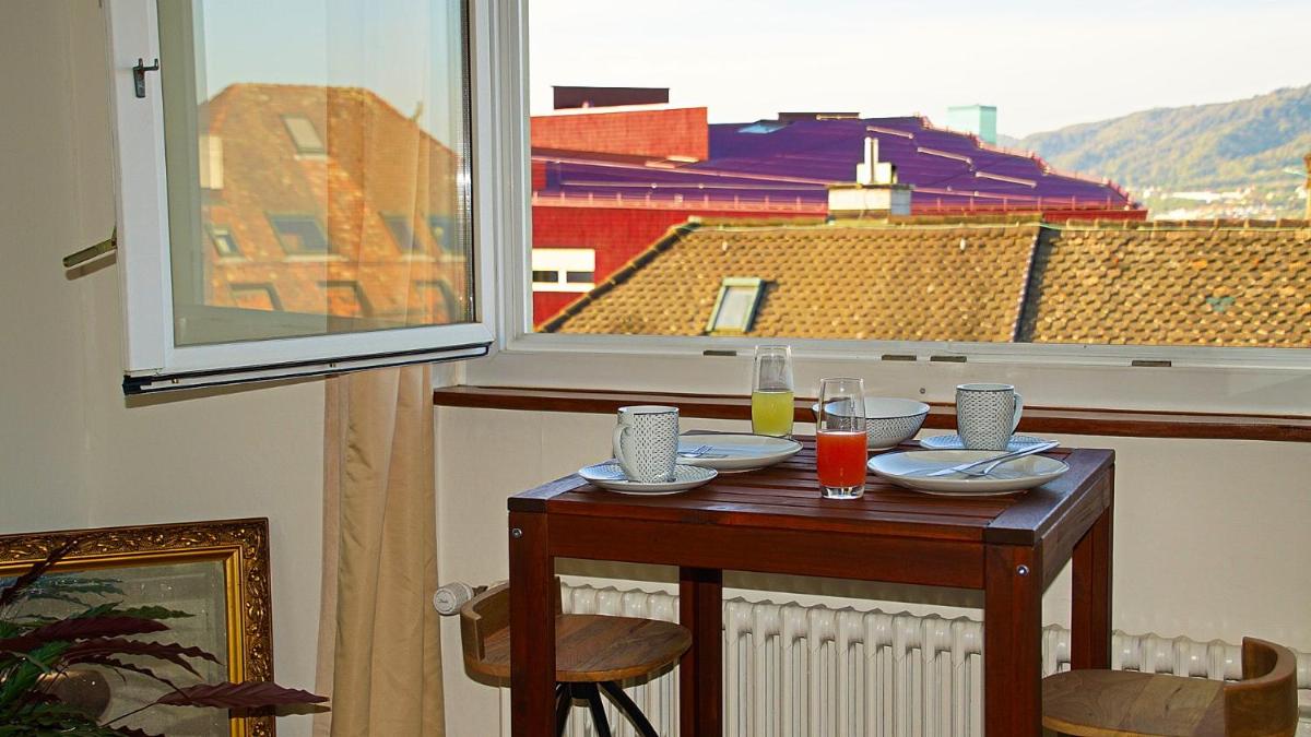 HELVETIA 2 Zimmer Apartment mit Parkplatz - Housity