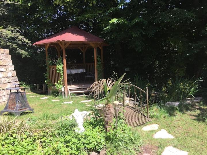 Tübingen Denzenberg / MIT GARTEN / FREE Parking - Housity