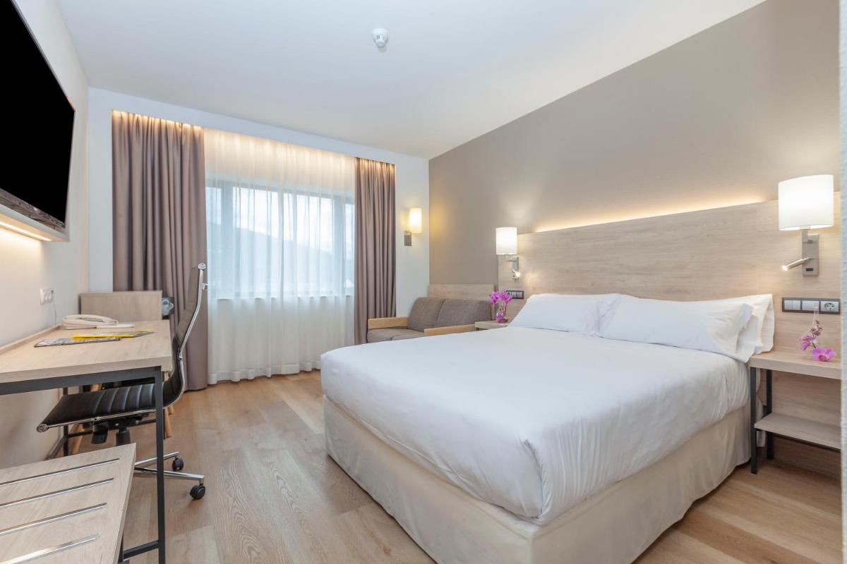 Hotel Puerta de Bilbao - Housity