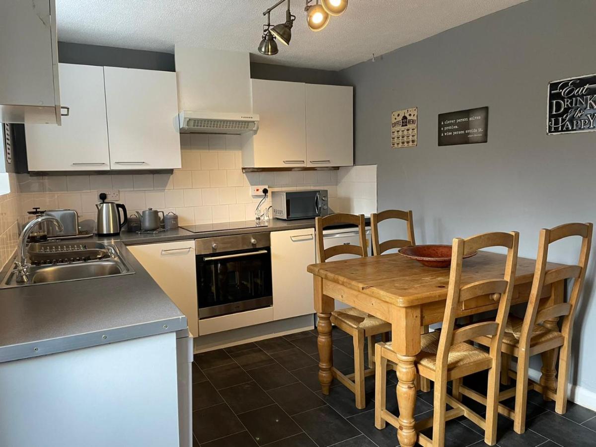 2 Bed Cosy Cottage - Housity