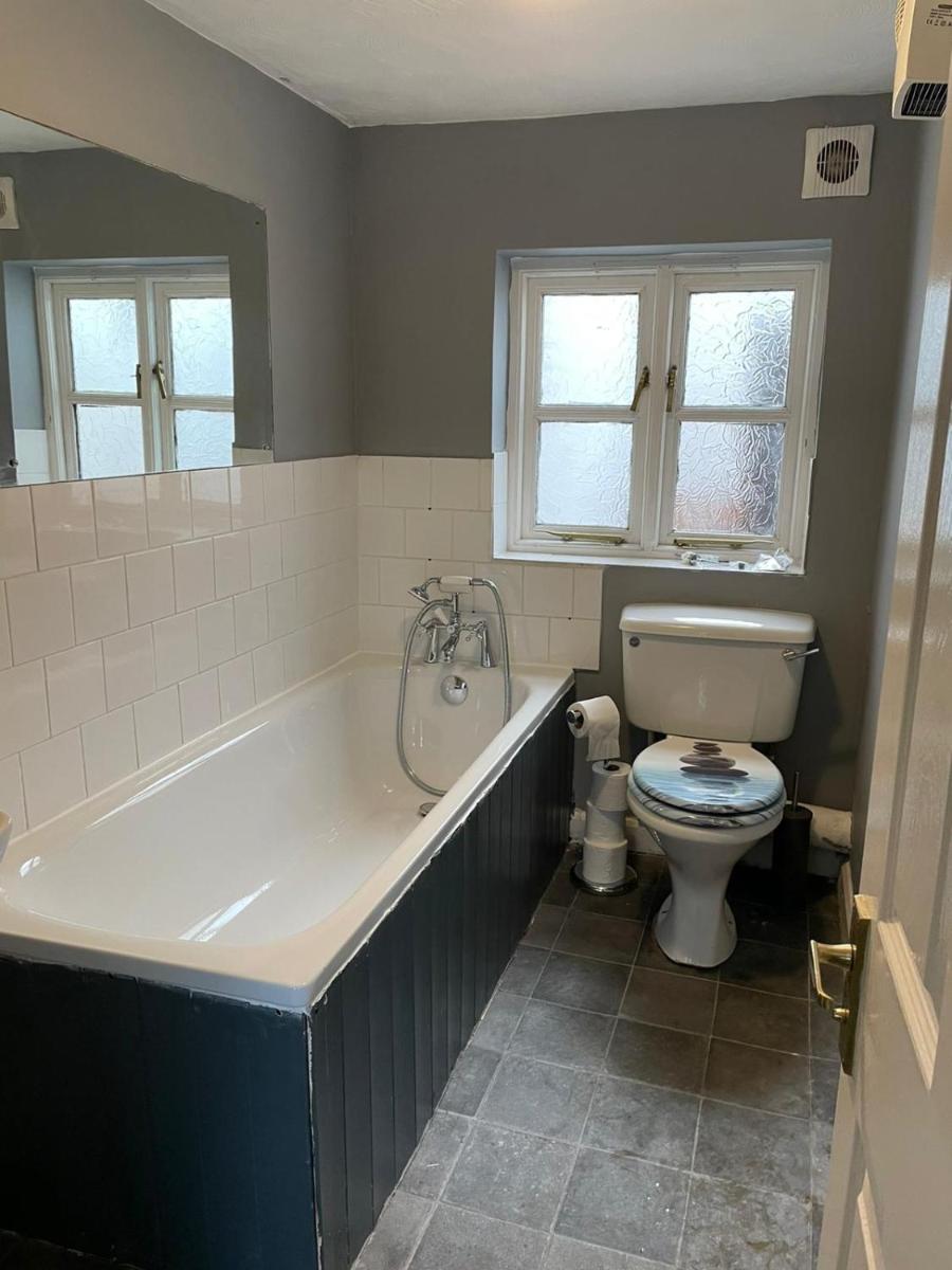 2 Bed Cosy Cottage - Housity
