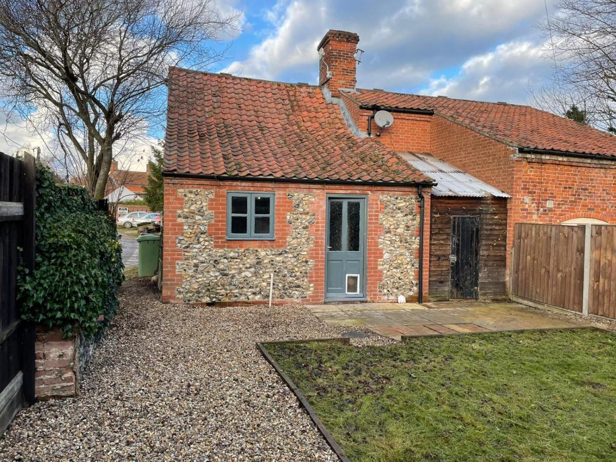 2 Bed Cosy Cottage - Housity