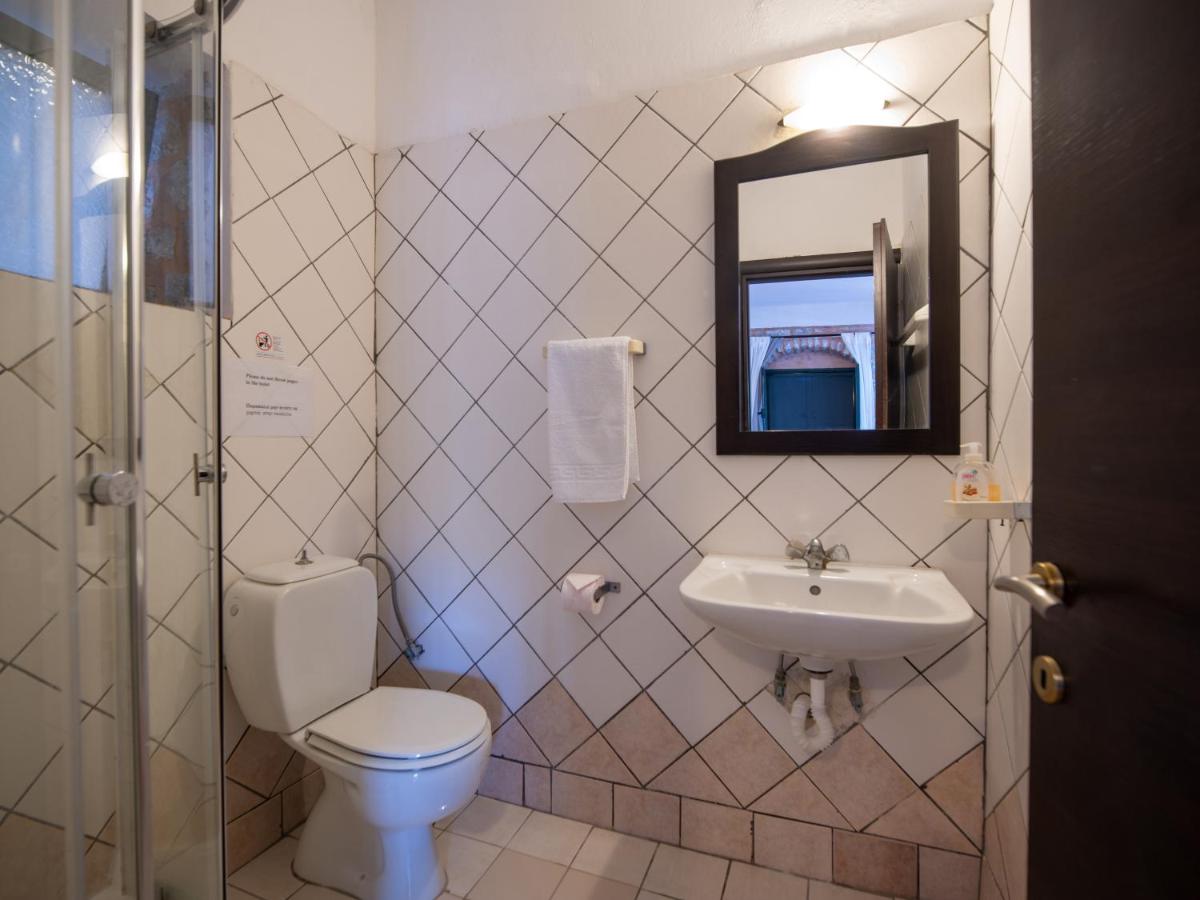 Selana Studios - Housity