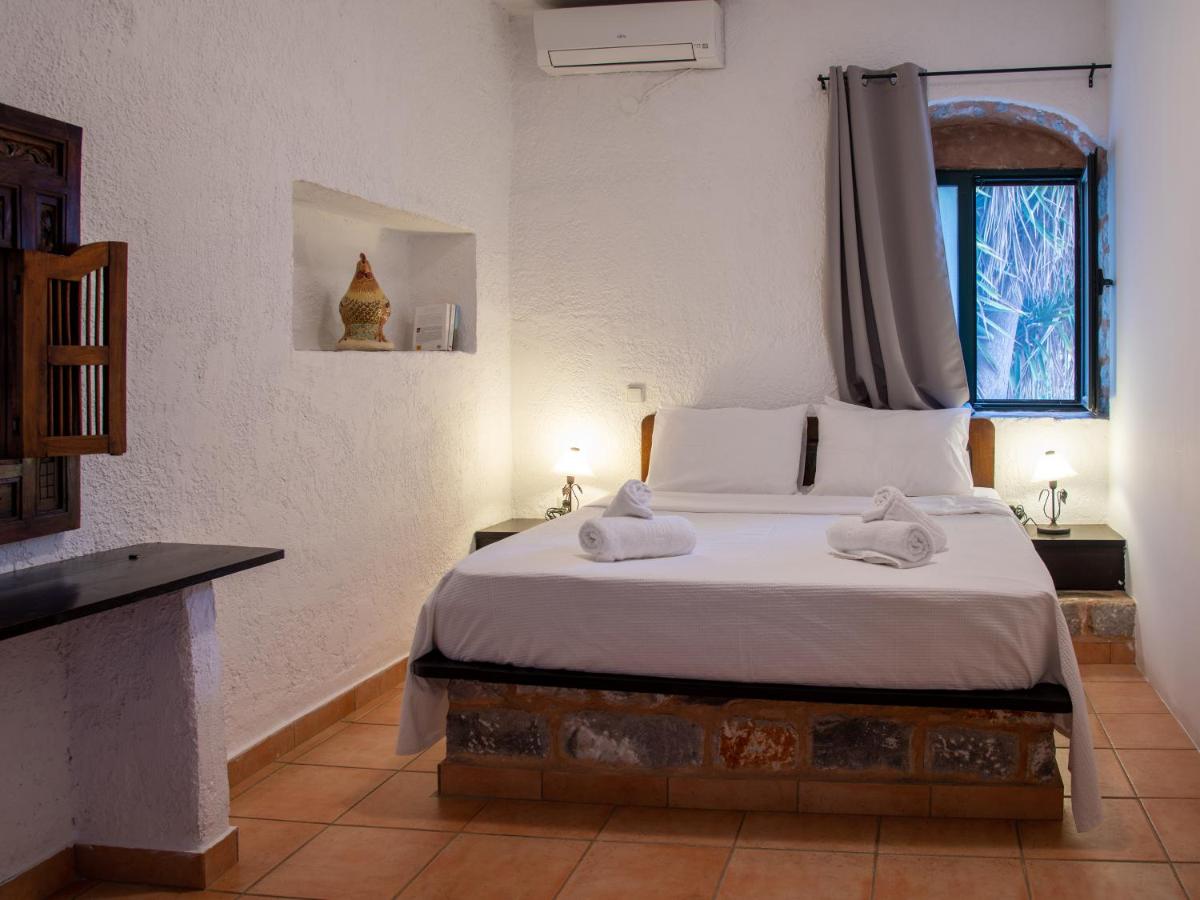 Selana Studios - Housity