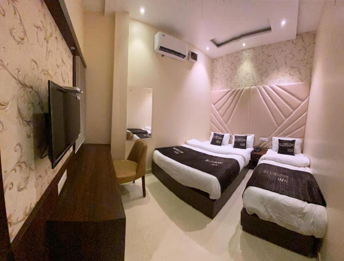 Hotel Blossom Inn - Housity