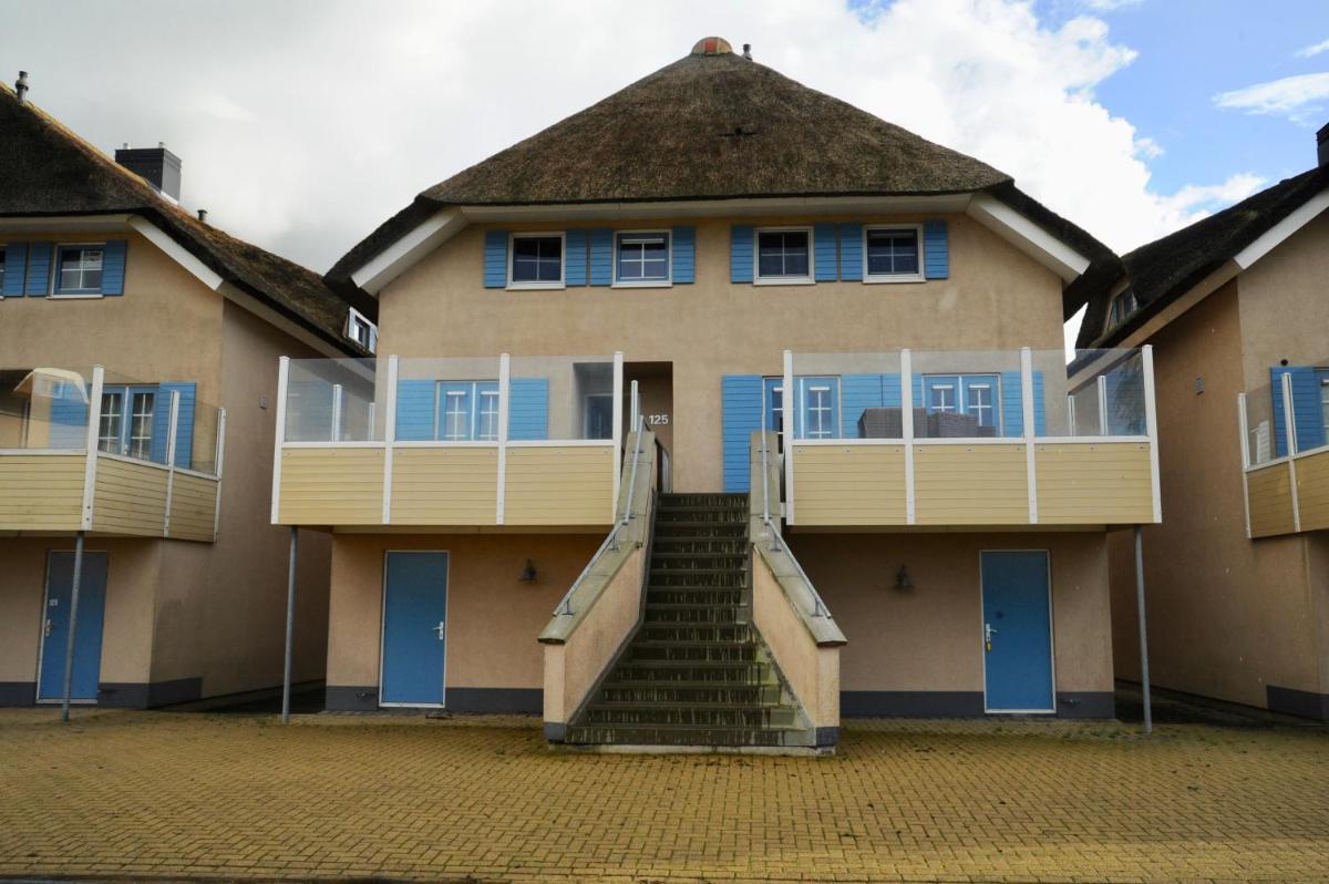 Peaceful boathouse located in a water activity-rich area - Housity