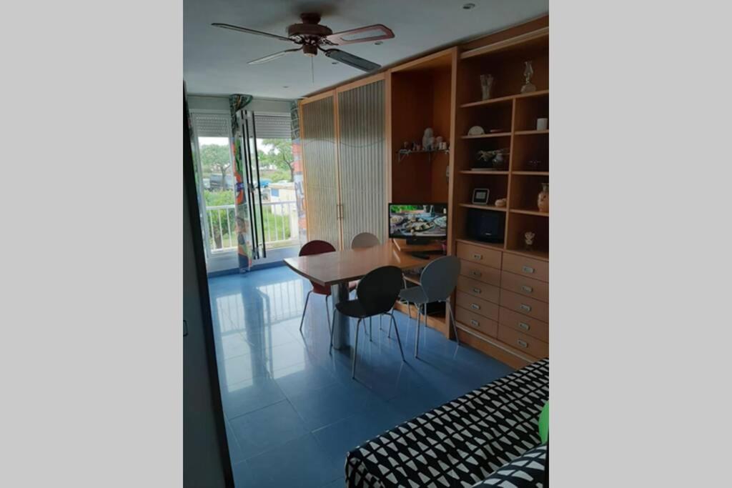 Estudio en la Pineda todo en un ambiente cerca de Port Aventura - Housity
