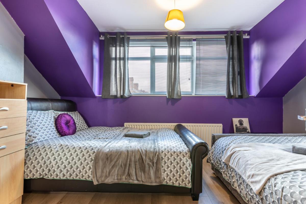 City centre super spacious apartments free parking and wi fi - Housity
