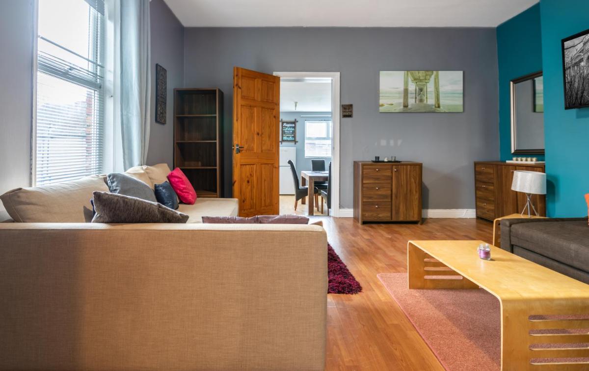 City centre super spacious apartments free parking and wi fi - Housity