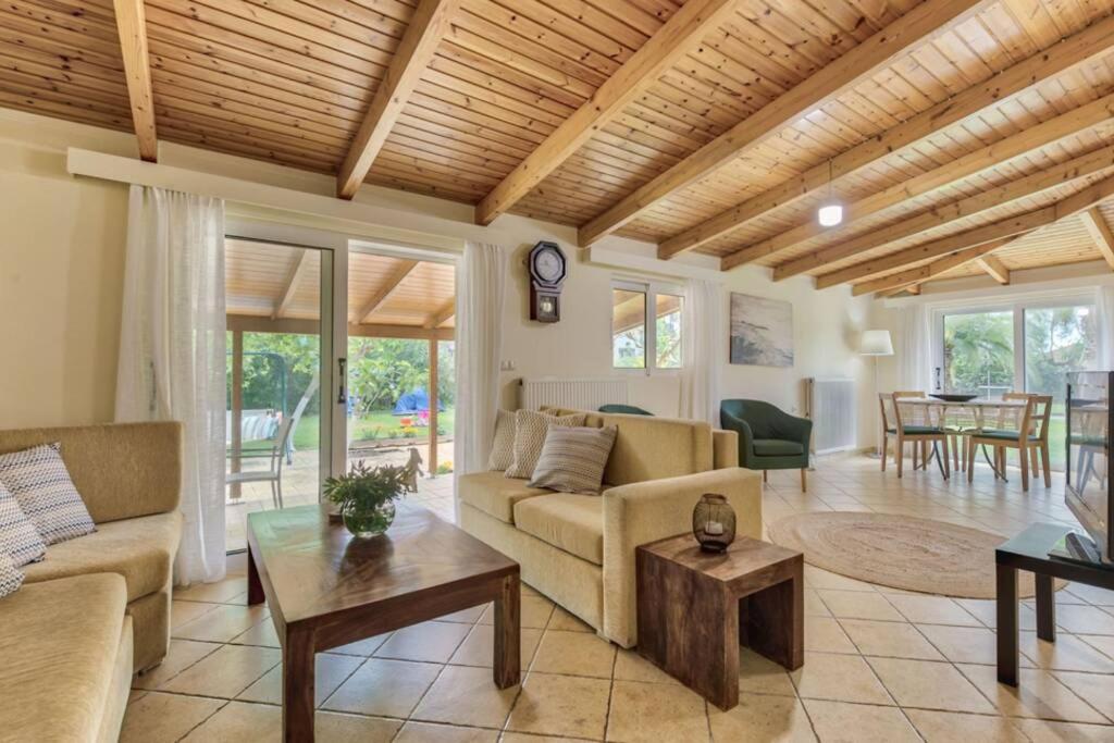 Gina's Cottage House - Housity