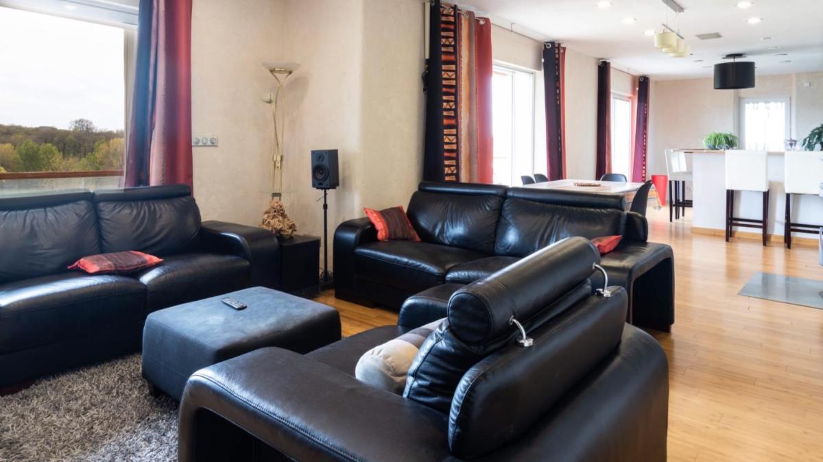 La Découverte, Jacuzzi, Sauna, et Terrasse avec vue sur lac à la campagne entre Toulouse et Auch - Housity