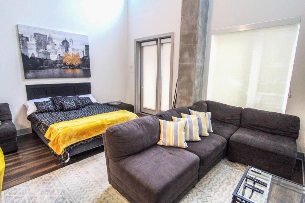 The Beltline Escape 10 Star Location Queen Bed Pkg - Housity
