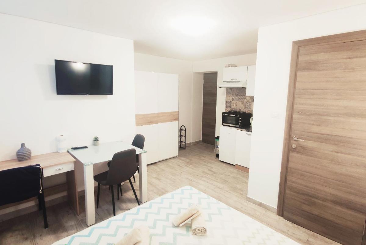 Apartments close to sandy beach - Housity