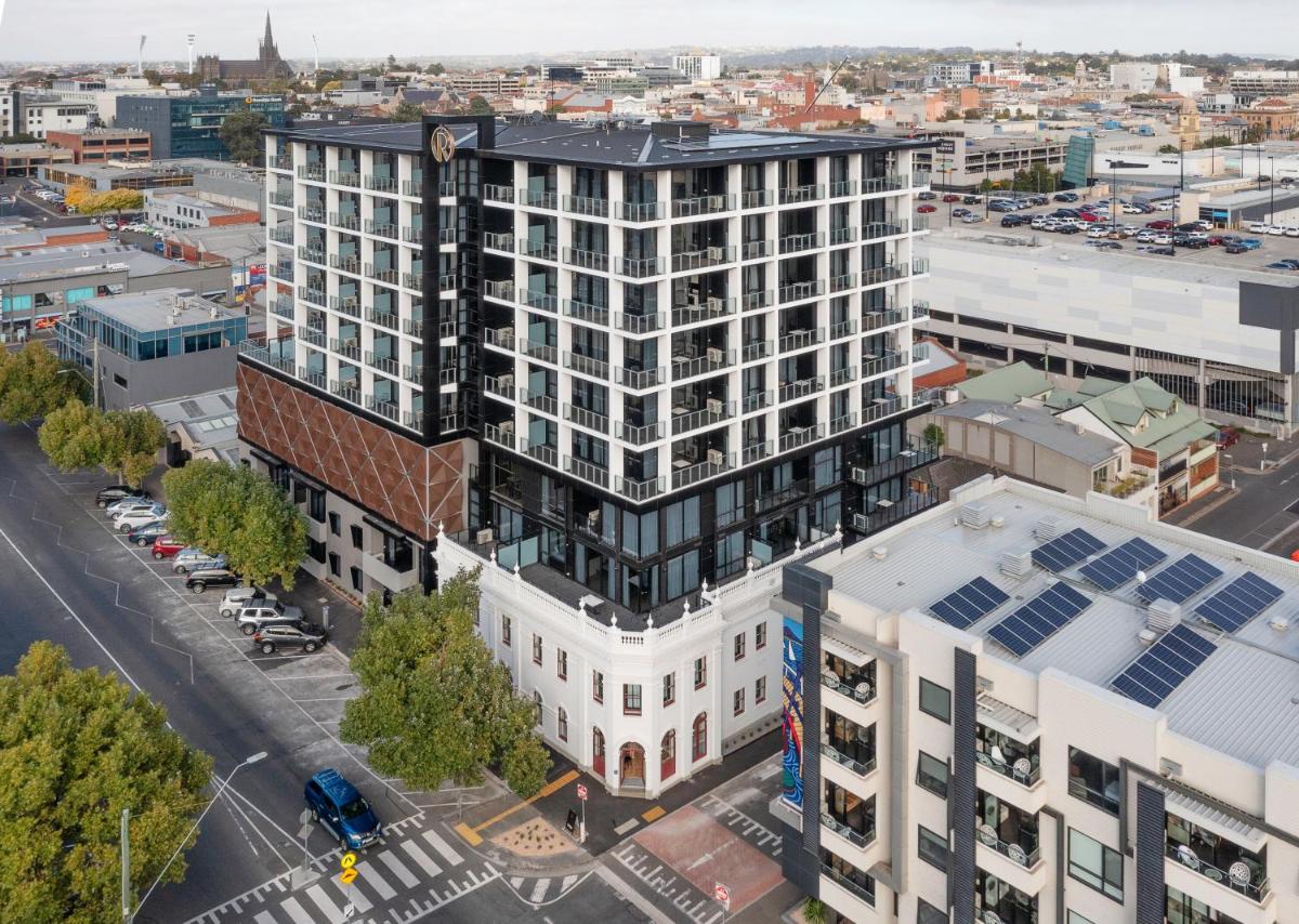 R Hotel Geelong - Housity