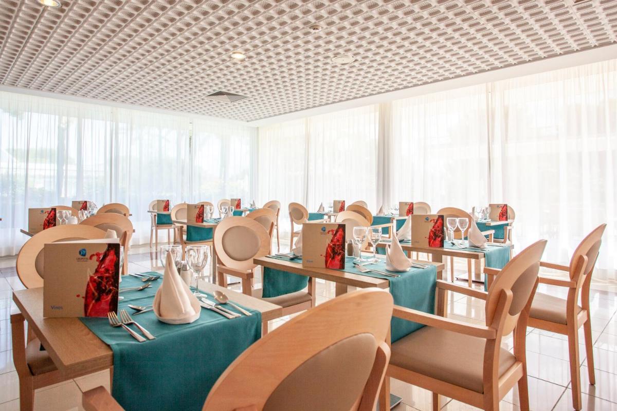 Un restaurante o sitio para comer en Grupotel Gran Vista & Spa