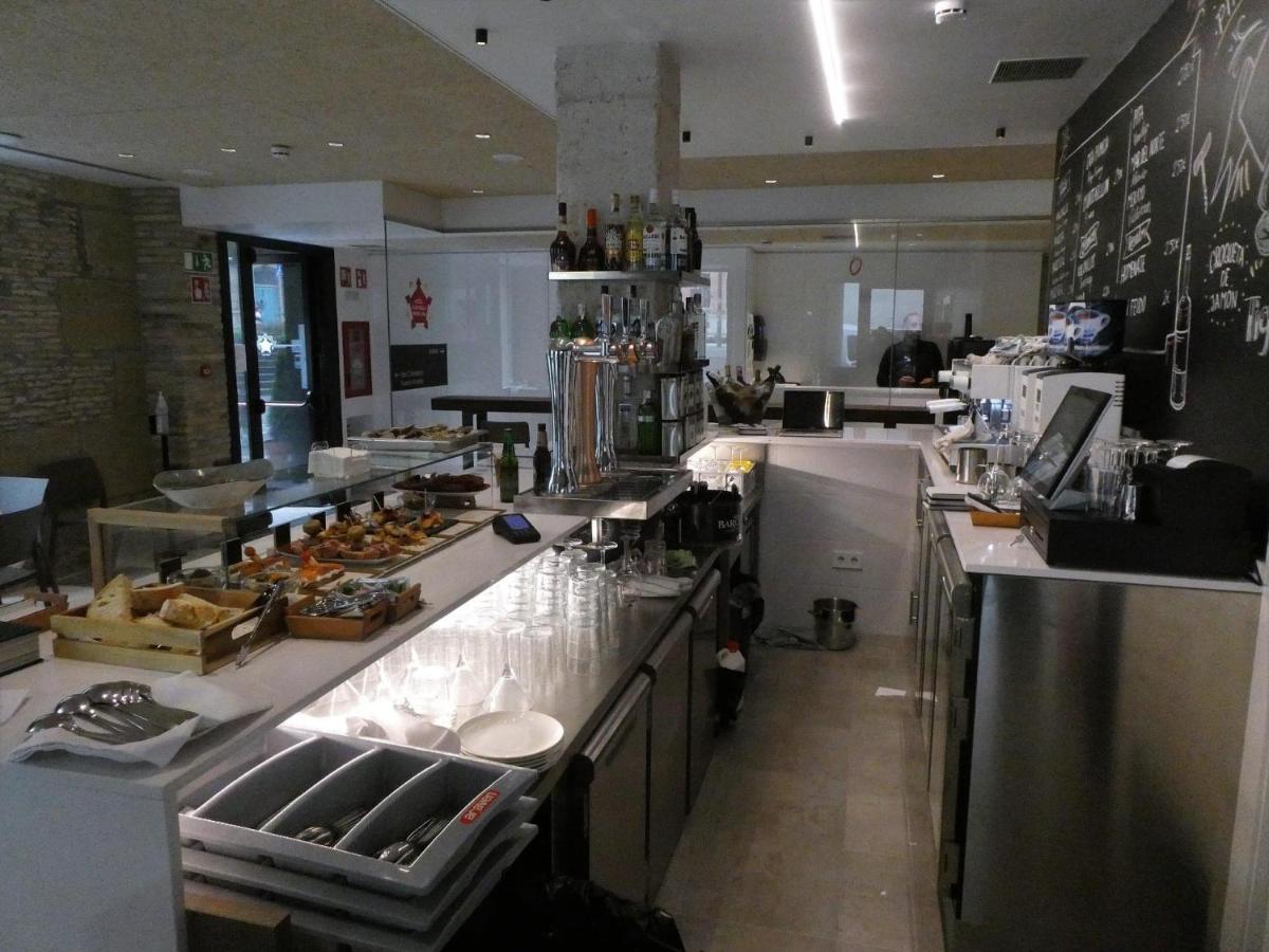 Hotel Ciudadela Pamplona - Housity