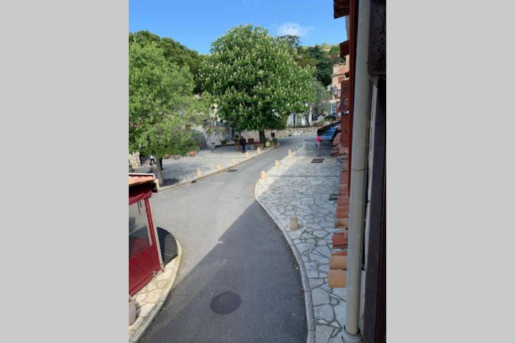 2 pièces de charme au coeur du village de CABRIS - Housity