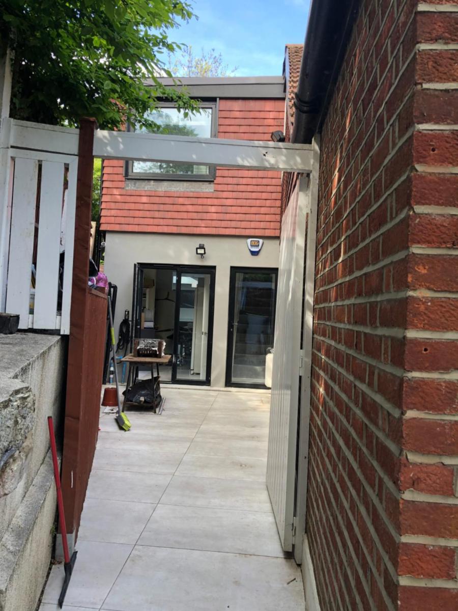Self contained ensuite double bedroom with own entrance FREE OFF STREET PARKING - Housity
